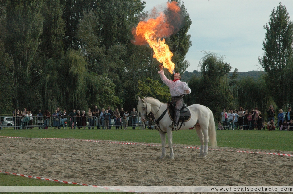 Cracheur de feu à cheval