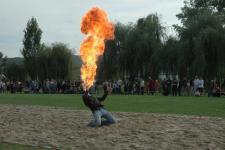 Cracheur de feu � genoux