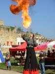 Echasse et cracheur de feu � St-Macaire