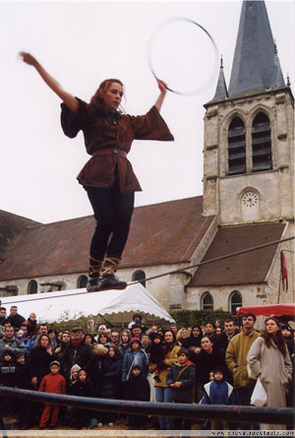 Fildefériste et jonglage