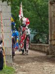 Franchissant la porte du ch�teau