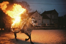 Photo de nuit du cheval de feu